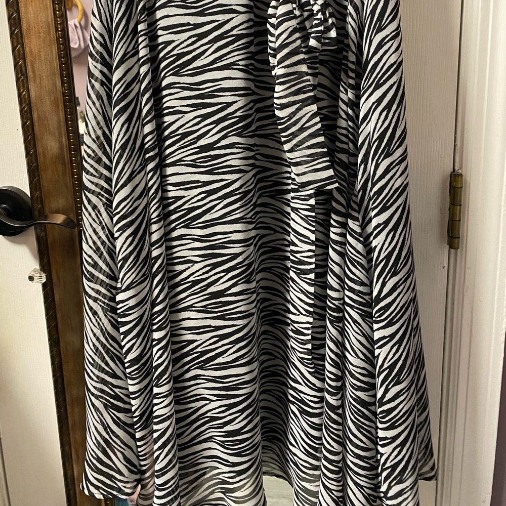 Gray and black fitted flare sleeveless summer dress with belt and back zipper